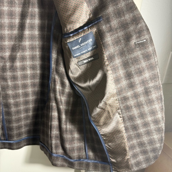 Daniel Hechter brown and Gray wool Sport Coat with windowpane plaid 42S - Picture 10 of 10